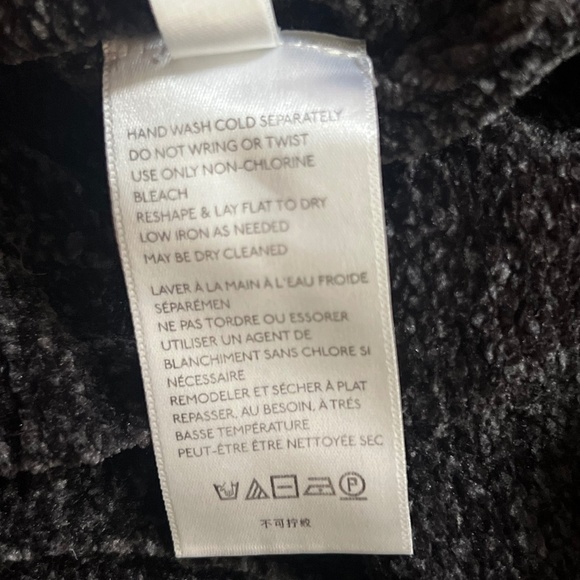 Urban Outfitters Chenille Knit Loose Fit Cropped Cardigan Sweater Size Medium - Picture 7 of 8